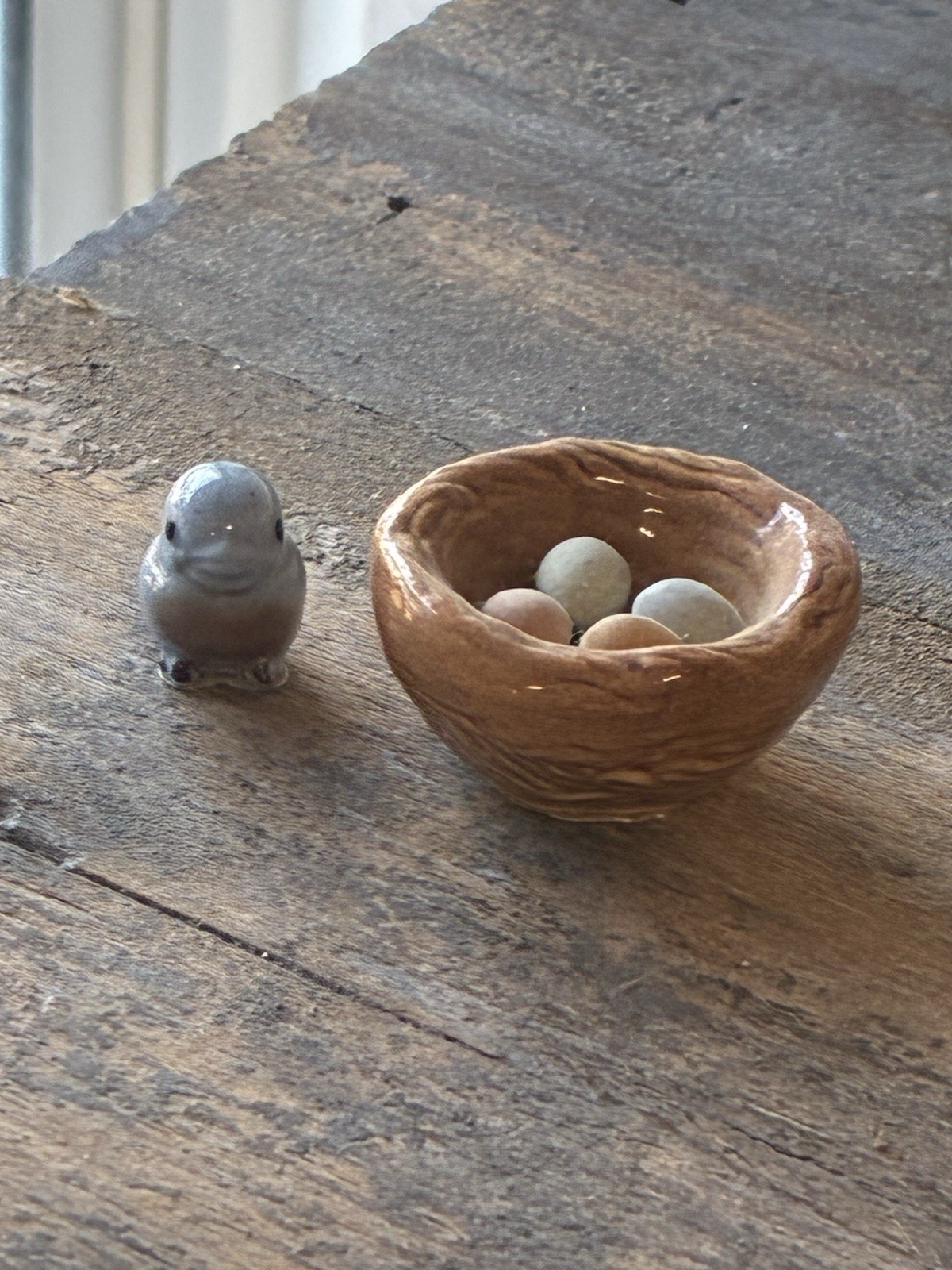 Lot of 2 Retired Hagen Renaker Miniatures – Glossy Ceramic Bird Nest & Tiny Bird