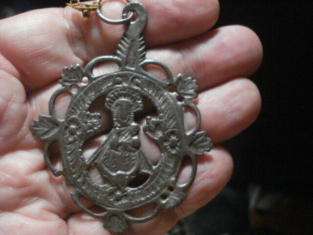 AWESOME  ANTIQUE SPANISH MEDAL STERLING SILVER  - VIRGIN OF NIEVA 17 CENTURY 