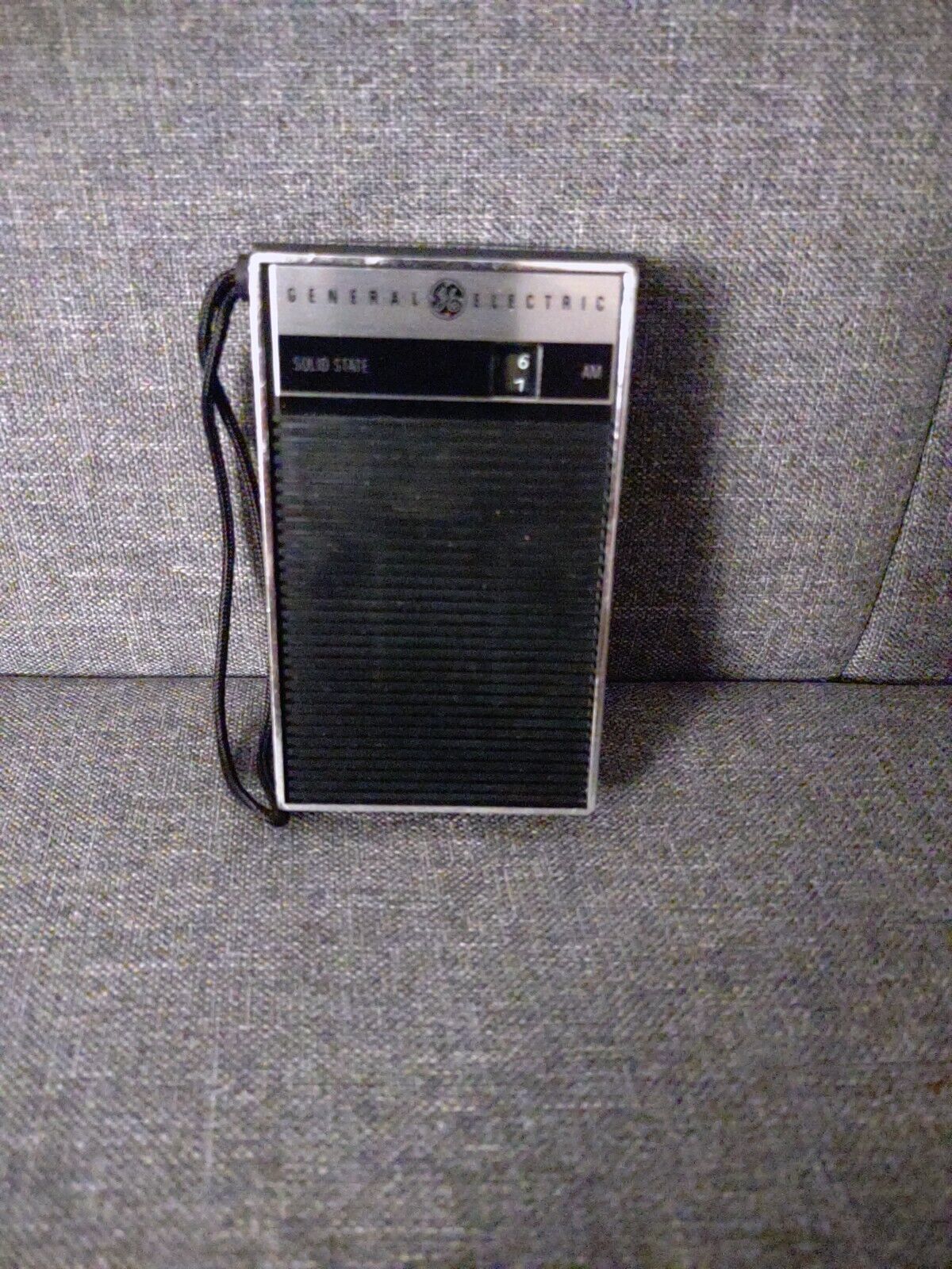Vintage 1970s GENERAL ELECTRIC  P-2790 Black AM Transistor Radio w/ Original Box