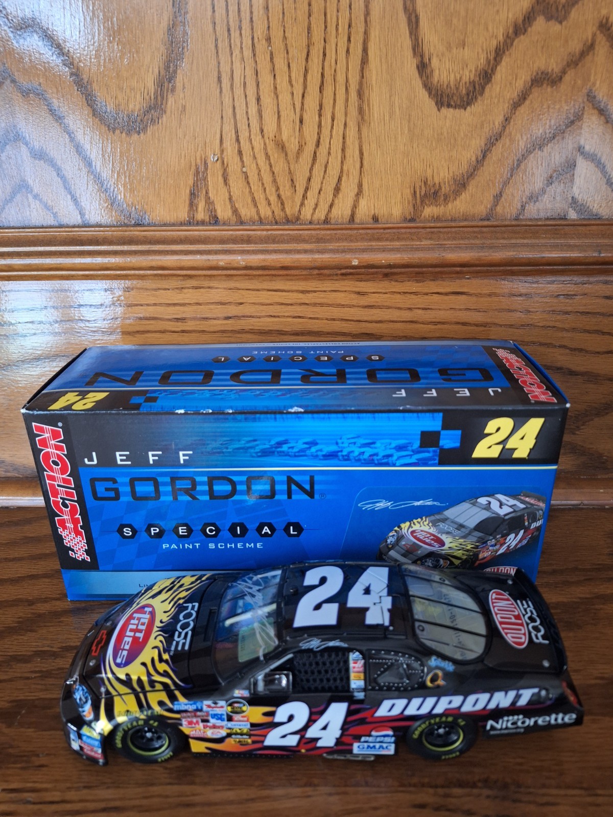 Jeff Gordon 2006 DuPont / Chip Foose Hot Hues Chevy 1/24 Autographed Hologram Jeff Gordon 2006 DuPont / Chip Foose Hot Hues Chevy 1/24 Autographed Hologram