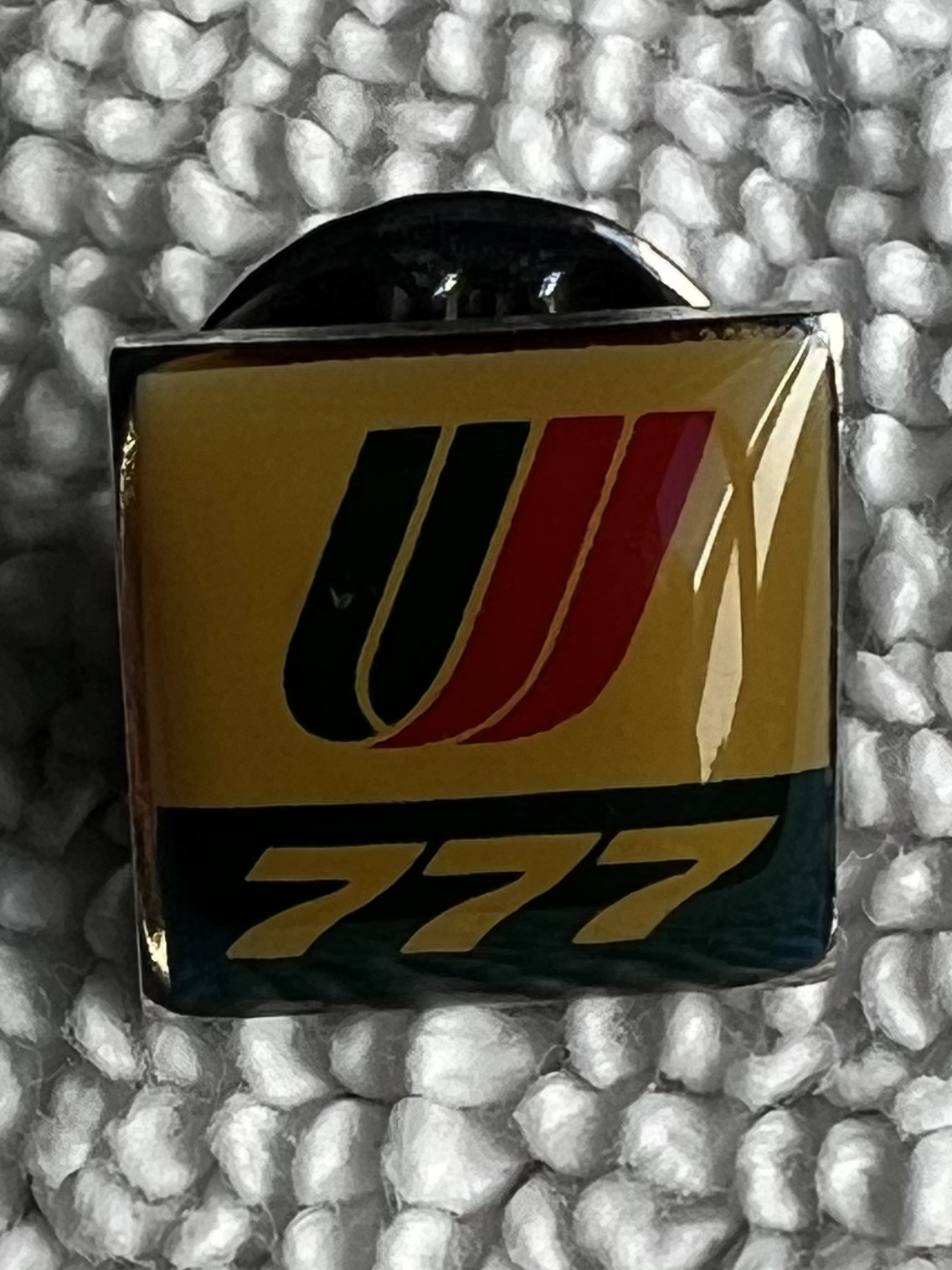 Vintage United Airlines Boeing 777 Service Lapel Pin tie tack Vintage United Airlines Boeing 777 Service Lapel Pin tie tack