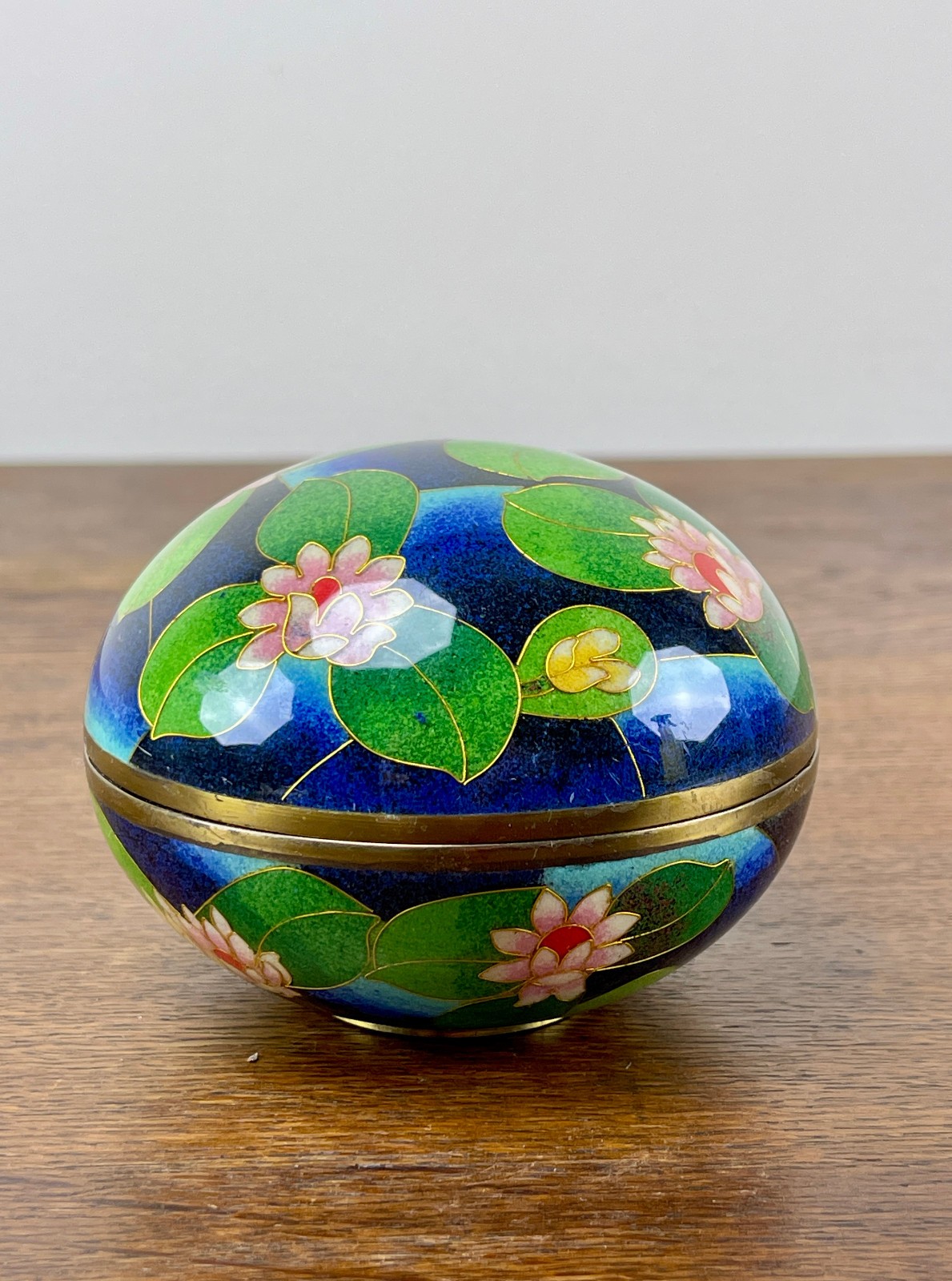 William Bill Yee Glass Cloisonne Covered Box Plique a Jour Patent 6238756