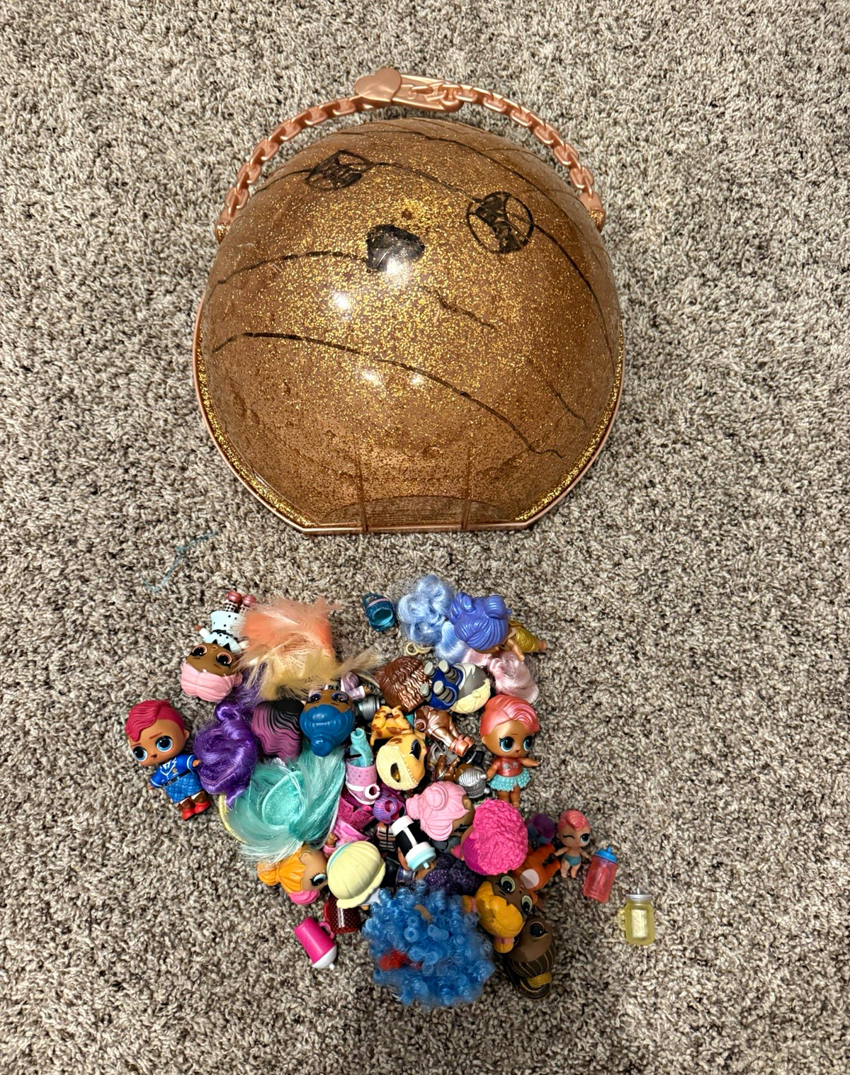 LOL Surprise Mixed Dolls Pets Outfits Accessories & ball Case (scratched, etc) LOL Surprise Mixed Dolls Pets Outfits Accessories & ball Case (scratched, etc)