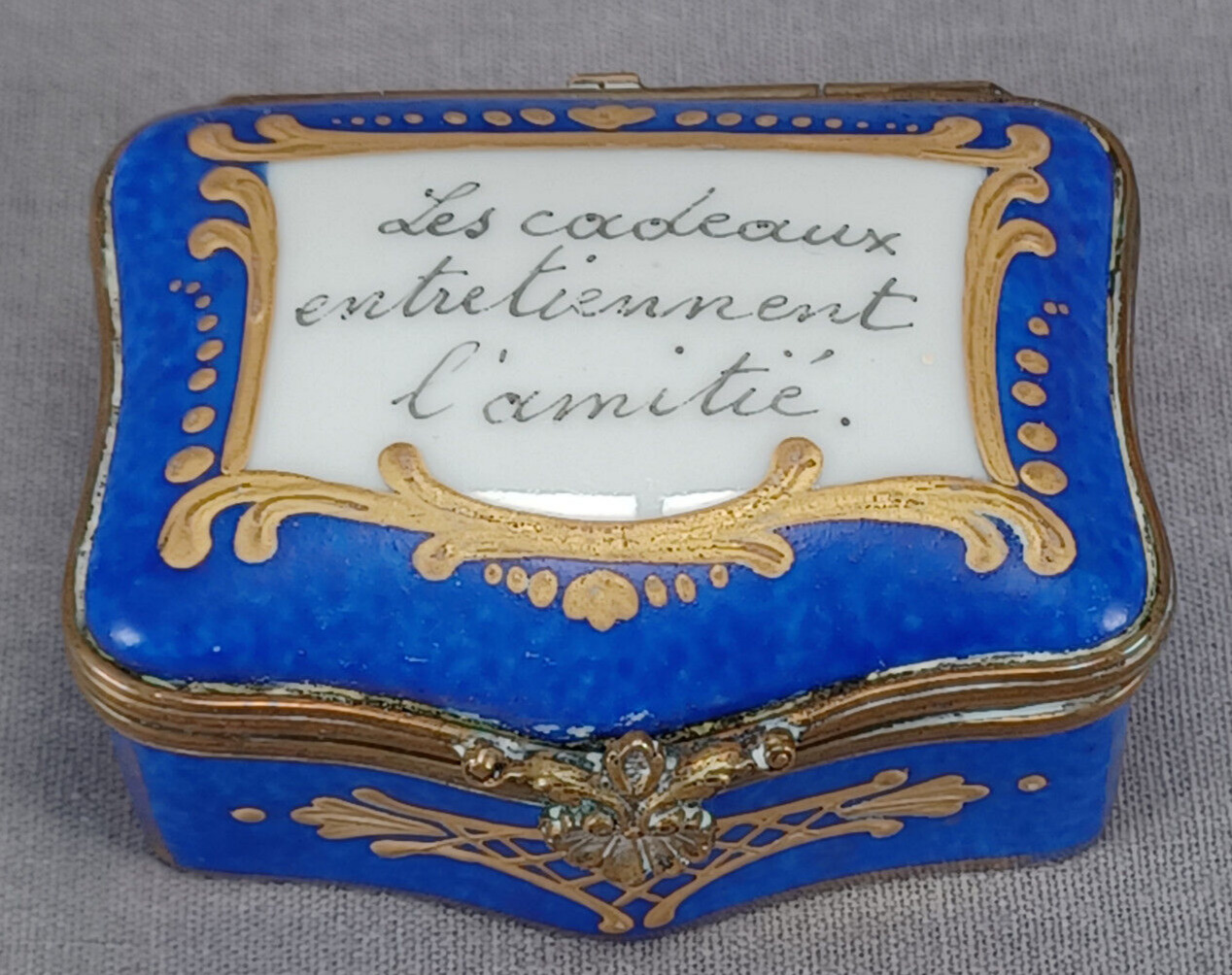 Porcelaine De Paris Les Cadeaux Entretiennent L\'amitié Blue & Gold Trinket Box
