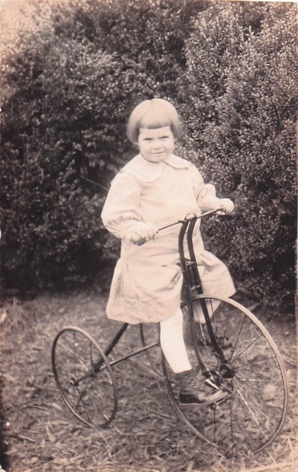 Postcard Vintage (1) Lottie Ruth Hollingsworth(Age 4 Yrs. old) Unposted (#116)