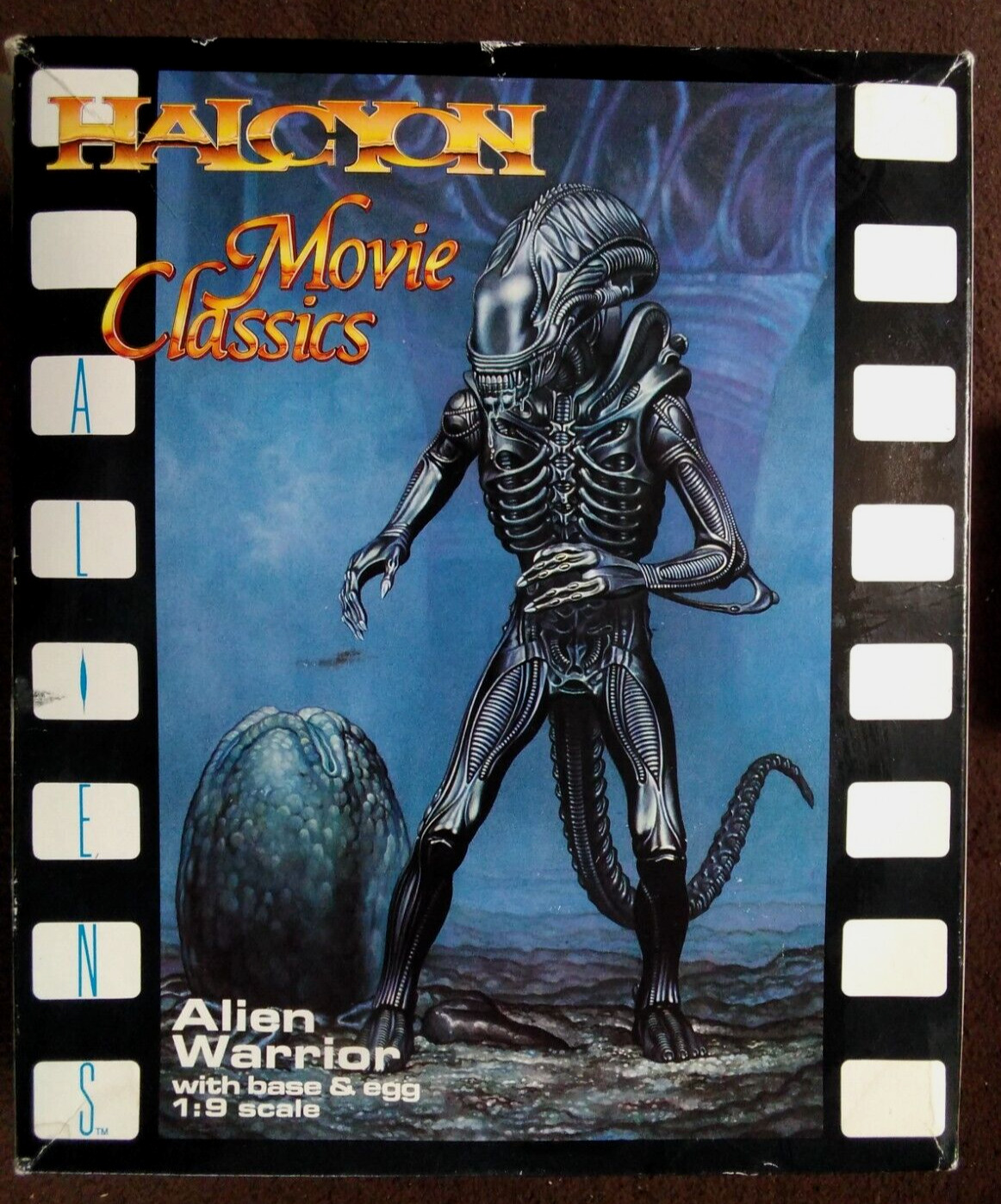 ALIEN WARRIOR WITH BASE & EGG HALCYON MOVIE CLASSICS MODEL