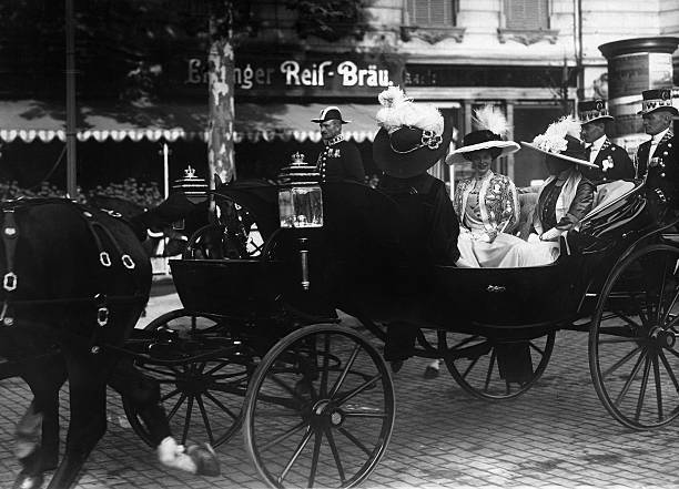 Duchess Cecilie of Mecklenburg Schwerin in the carriage 1910 OLD PHOTO
