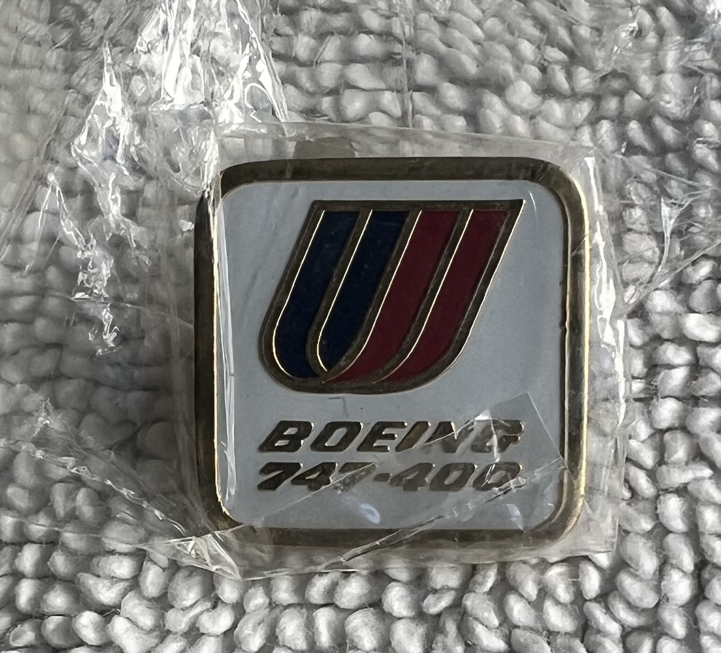 Vintage United Airlines Boeing 747-400 Service Lapel Pin tie tack 