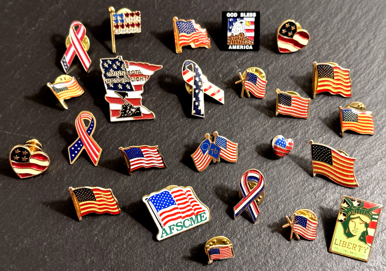 24 ASSORTED AMERICA US UNITED STATES PATRIOTIC RED, WHITE, BLUE PINS B797