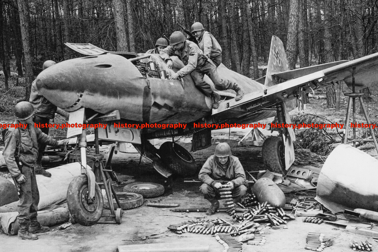 F008476 Captured German Messerschmitt Me 262 aircraft 1945