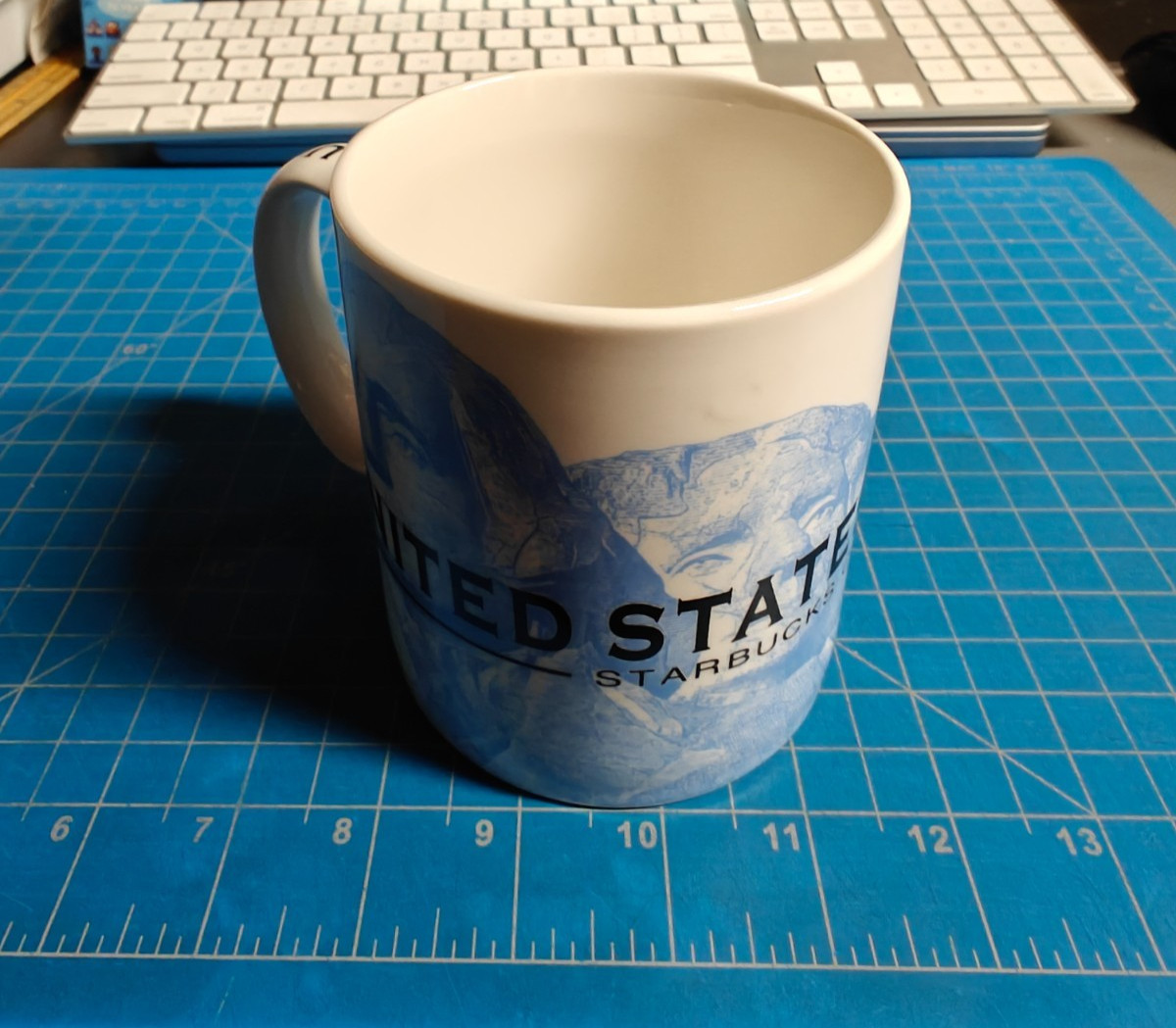 Starbucks USA Scenic Series Barista Mt Rushmore United States America Coffee Cup