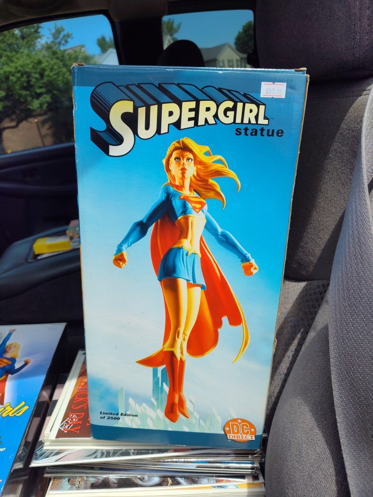 DC Direct - MICHAEL TURNER - SUPERGIRL - Statue 0517/2500 - 10” x 6” x 9” DC Direct - MICHAEL TURNER - SUPERGIRL - Statue 0517/2500 - 10” x 6” x 9”