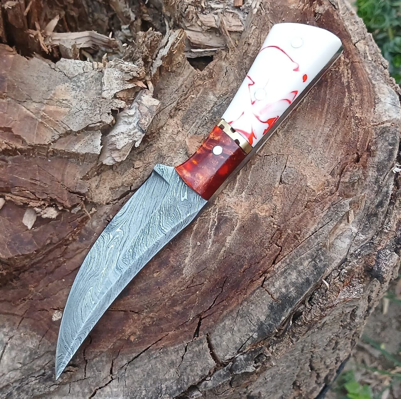Unique Style Custom Handmade Damascus Steel Hunting Knife Beautiful Resin Handle