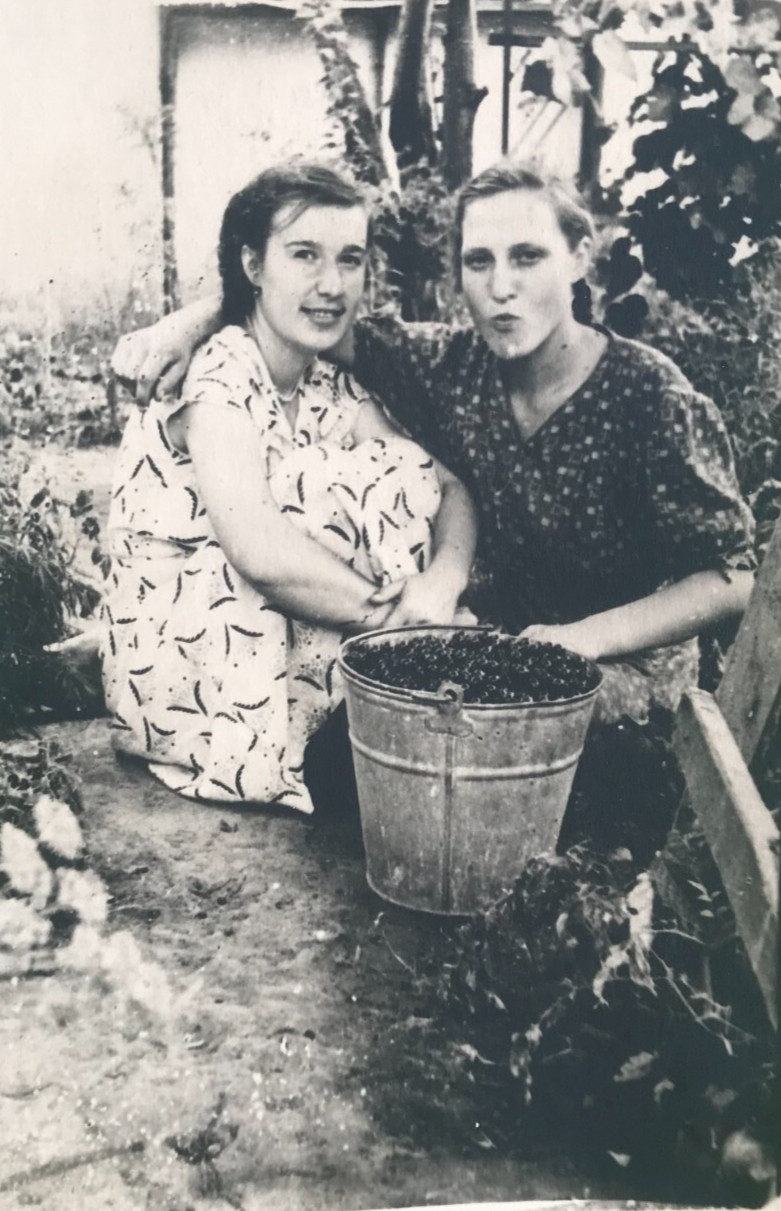 Beautiful girls pretty attractive young women female ladies Vintage Photo Beautiful girls pretty attractive young women female ladies Vintage Photo