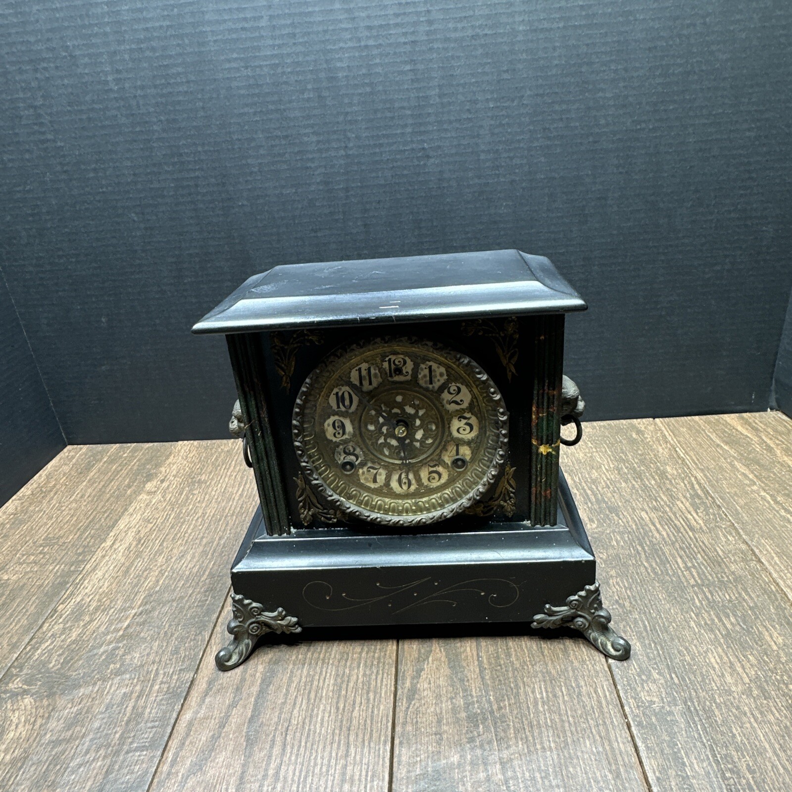 Antique 1906 Wm. L. Gilbert Clock Co. Mantle Clock with Key & Pendulum Antique 1906 Wm. L. Gilbert Clock Co. Mantle Clock with Key & Pendulum