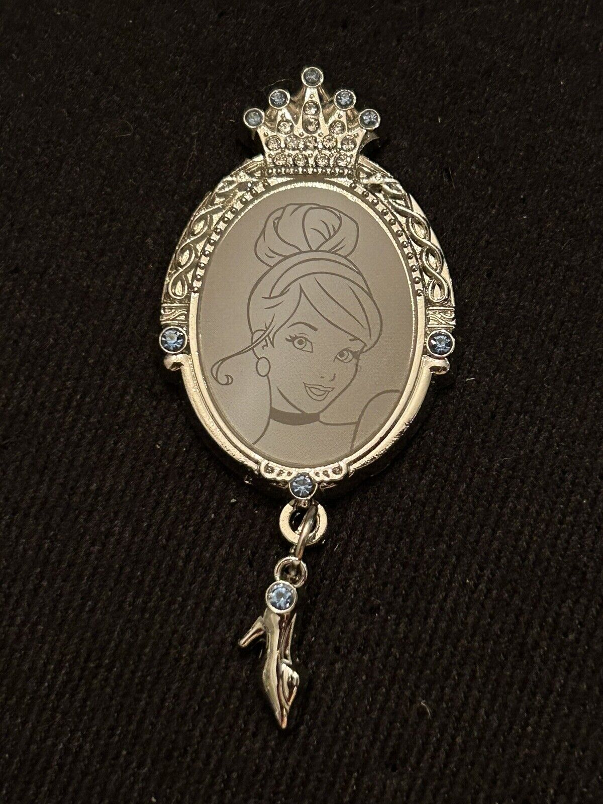 Disney HKDL CINDERELLA Princess jeweled frame dangle pin