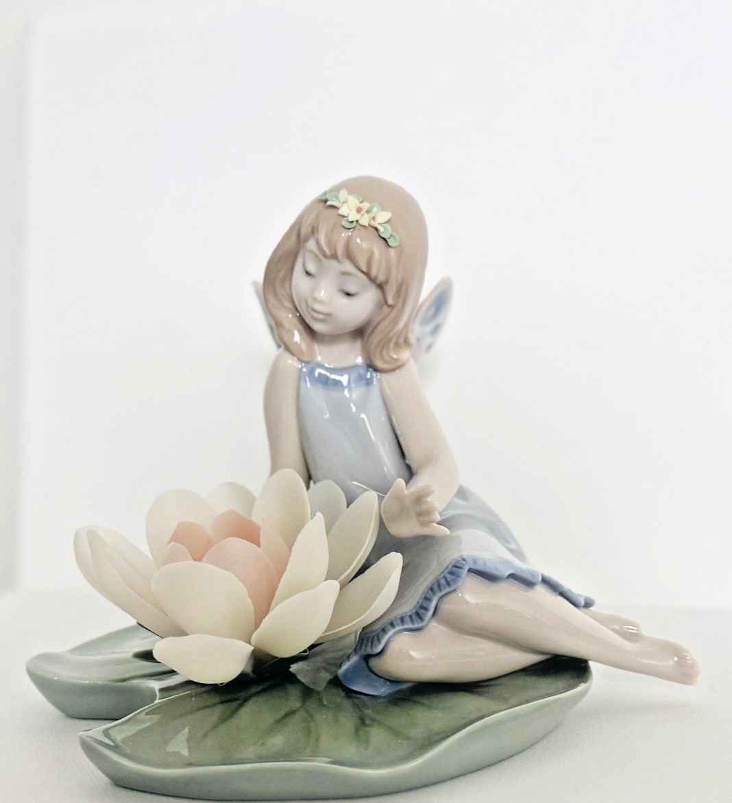 Lladró 6645 Lily Pad Love Fairy Minor Petal Loss El Pais de la Fantasia Orig BOX Lladró 6645 Lily Pad Love Fairy Minor Petal Loss El Pais de la Fantasia Orig BOX