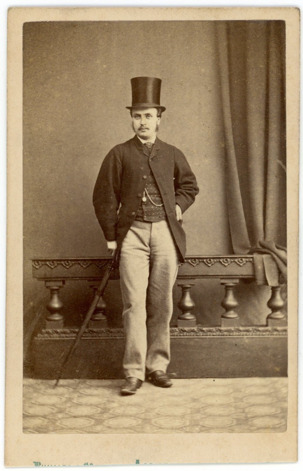 Carte de Visite CDV Portrait of Handsome British Man Wearing Top Hat