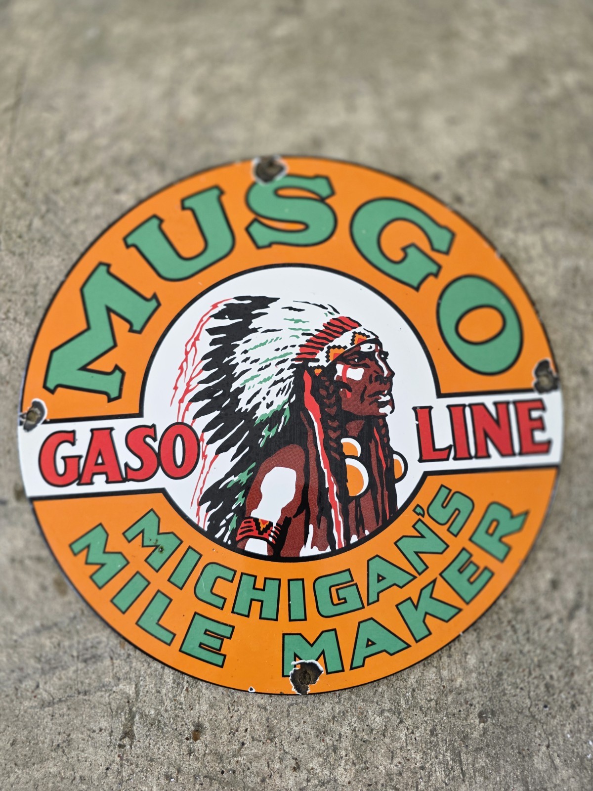 VINTAGE MICHIGAN MILE MAKER MUSGO GASOLINE 12 INCH PORCELAIN SIGN VINTAGE MICHIGAN MILE MAKER MUSGO GASOLINE 12 INCH PORCELAIN SIGN