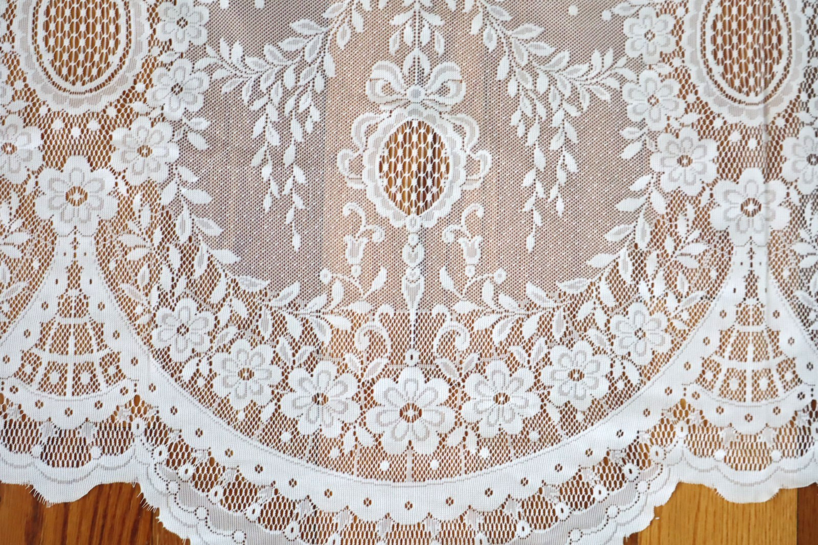 PR VINTAGE GORGEOUS SHEER WHITE SCALLOPED LACE CURTAIN PANELS, USA 50X52
