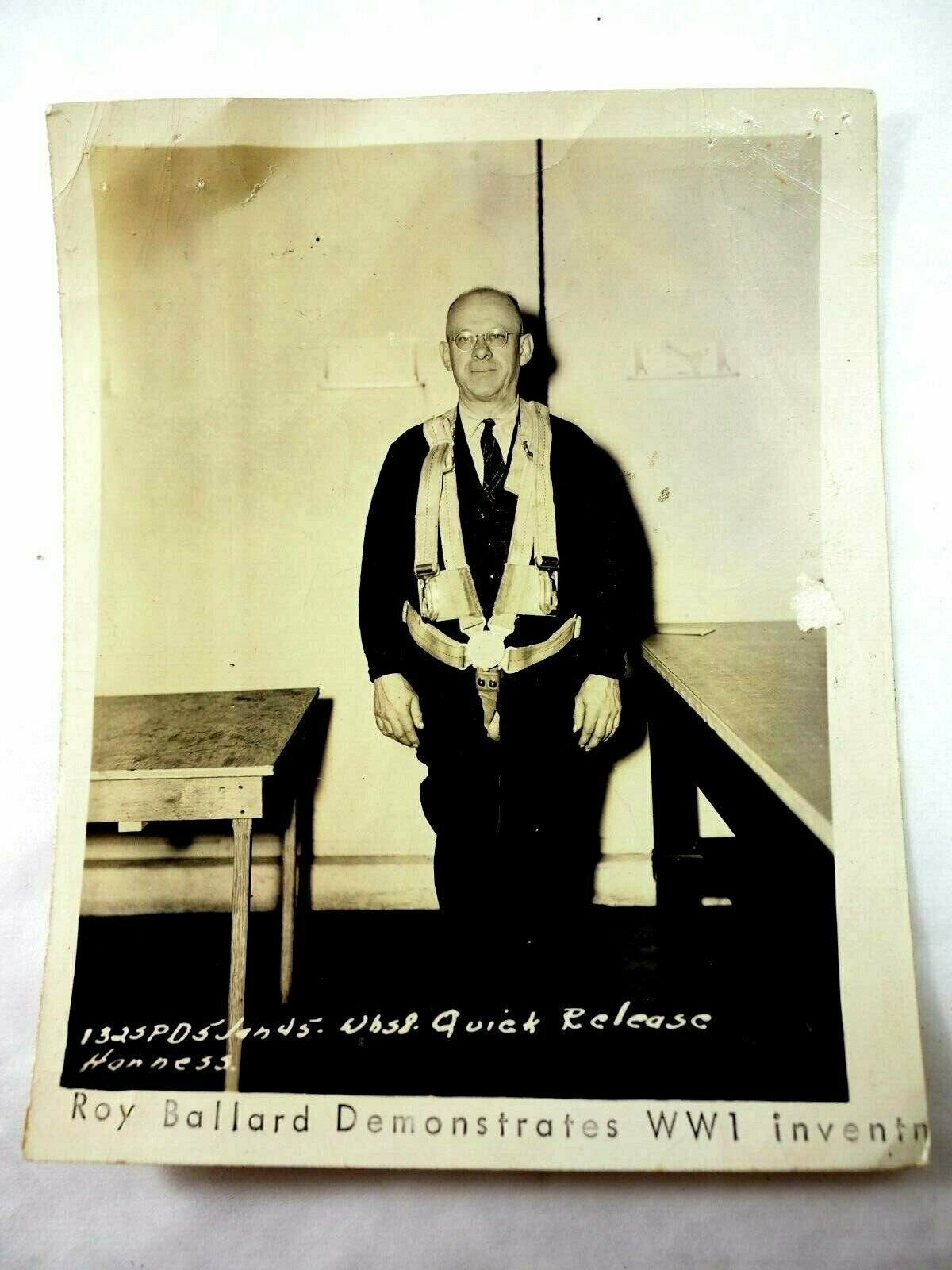 Ray Ballard Demonstrates a WW1 Quick Release Harness Invention Photo 4