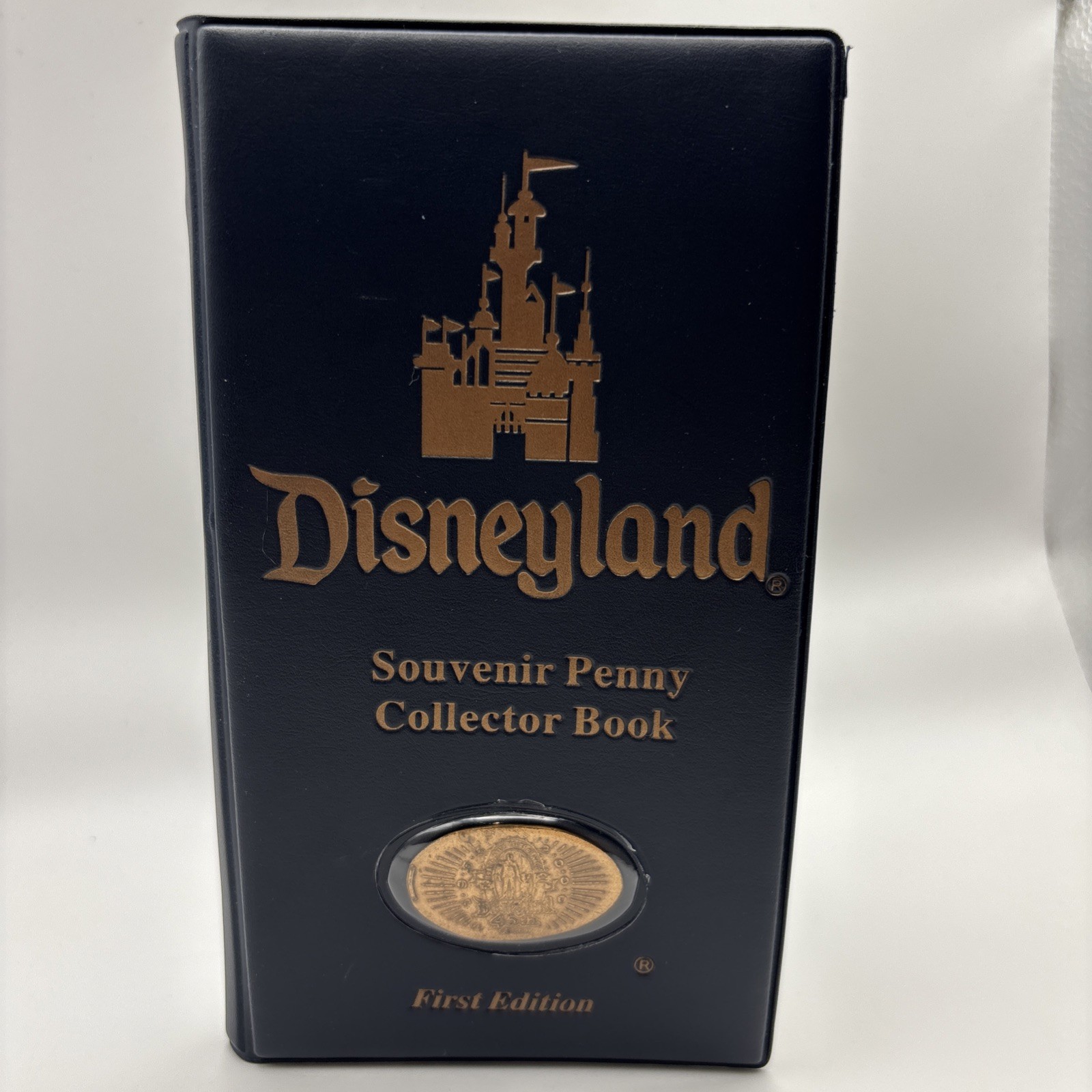 RARE FIRST EDITION PRESSED PENNY COLLECTOR BOOK - DISNEYLAND 2000 RARE FIRST EDITION PRESSED PENNY COLLECTOR BOOK - DISNEYLAND 2000