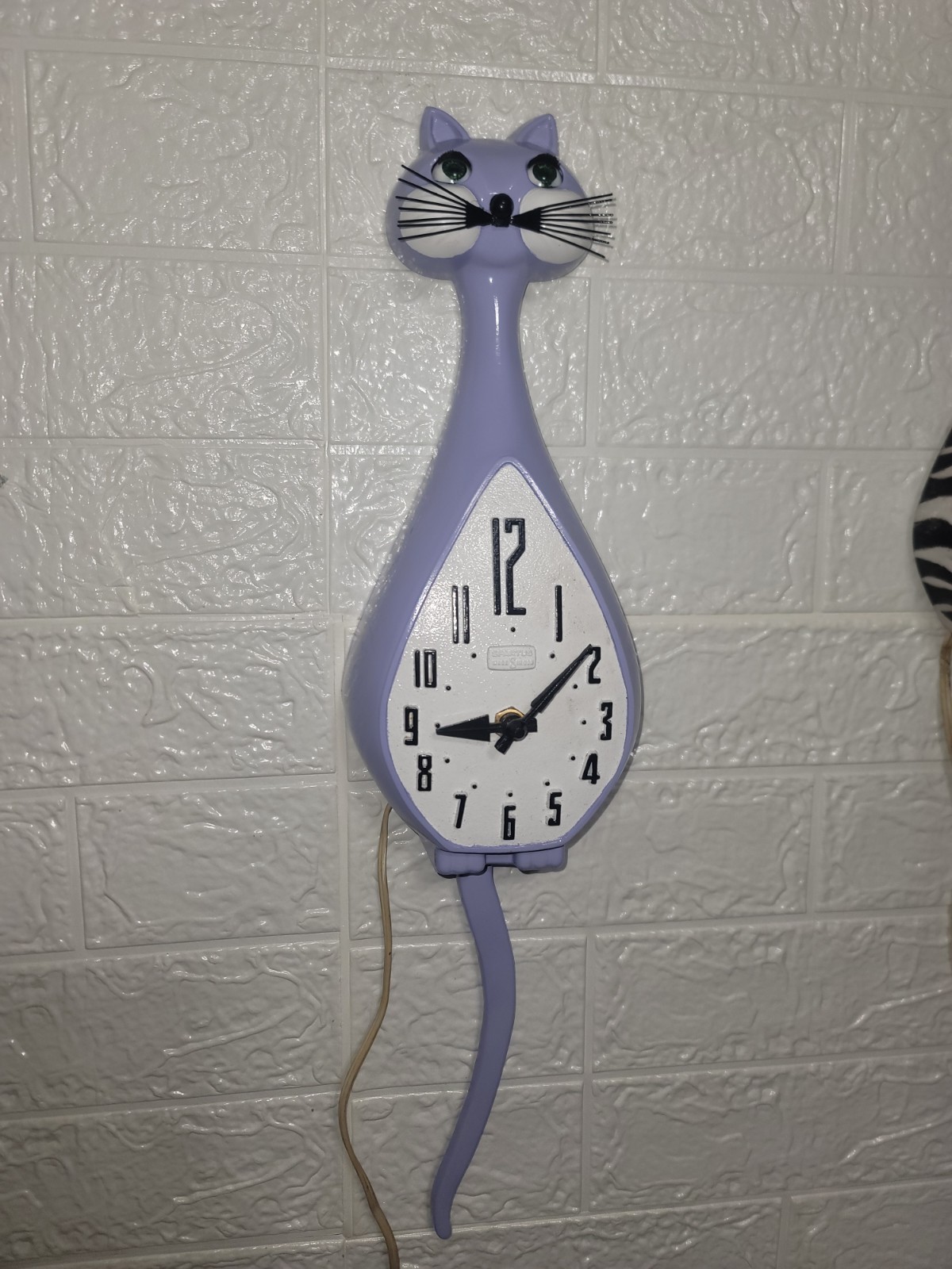 Rare 50s/60s Spartus Here Kitty Purple Inviolet Kitty clock.  Working tail/eyes.
