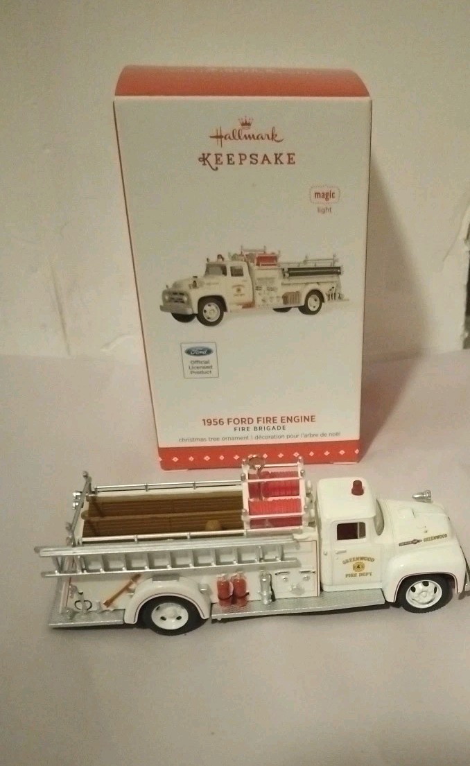 Hallmark Ornament 2015 - 1956 Ford Fire Engine Fire Brigade Series Magic Light