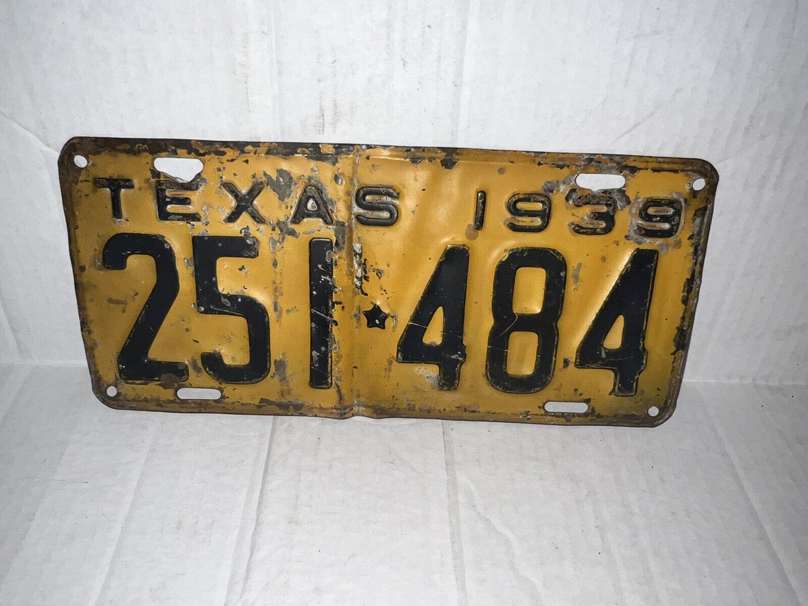 Vintage 1939 License Plate 251 484 EXPIRED Wall Art Man Cave Bar Deco TEXAS