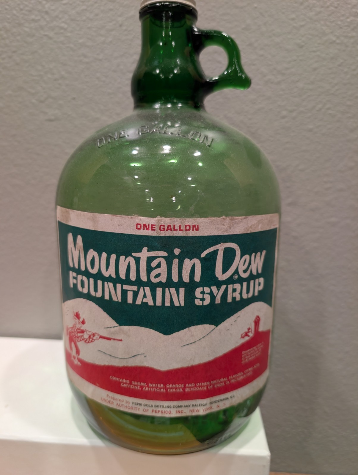 MOUNTAIN DEW SODA FOUNTAIN SYRUP PAPER LABEL 1 GALLON JUG GREEN GLASS HILLBILLY MOUNTAIN DEW SODA FOUNTAIN SYRUP PAPER LABEL 1 GALLON JUG GREEN GLASS HILLBILLY