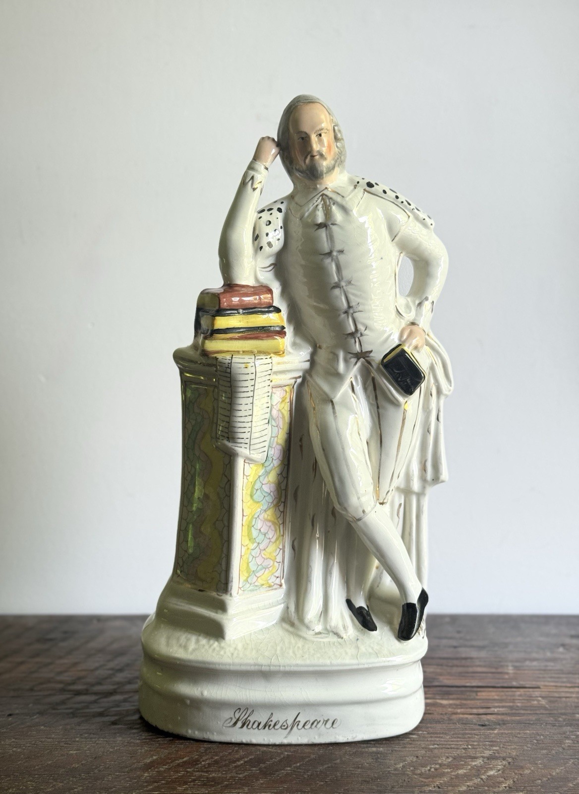 Antique Victorian Staffordshire Style Statue Of William Shakespeare 18” Tall Antique Victorian Staffordshire Style Statue Of William Shakespeare 18” Tall