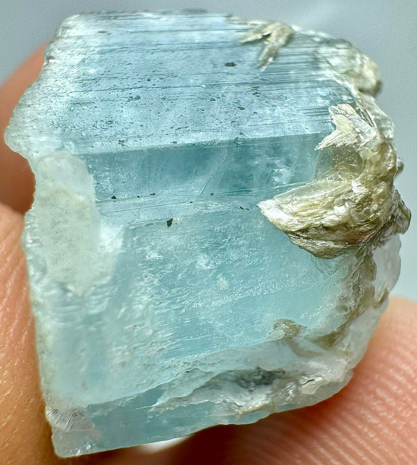 51 Carat Ultra Rare Goshenite Huge Crystal With Mica From Gilgit @PAK