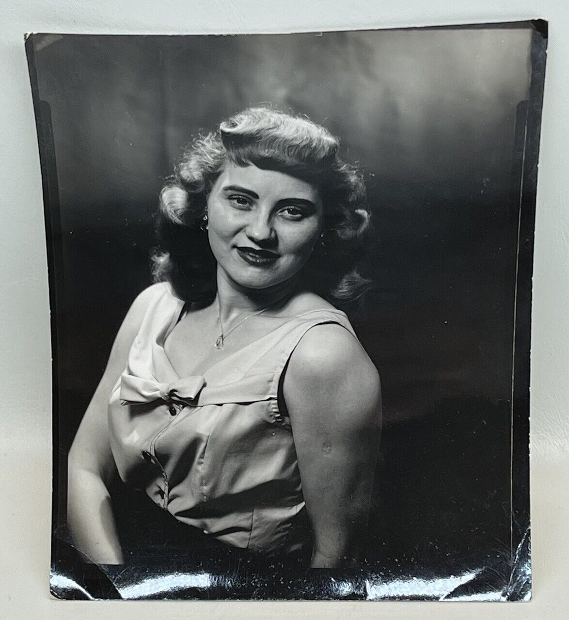 Vtg 1950s Photo Beautiful Woman Betty Bangs Curls Sultry Pose