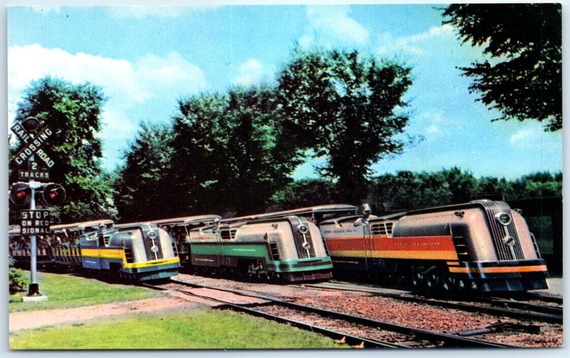 Postcard - Streamlined engines, Detroit Zoological Gardens - Royal Oak, Michigan