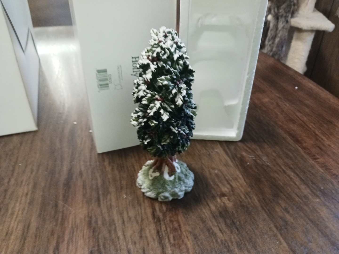 Department 56 Village HOLLY TREE 52630 Christmas 