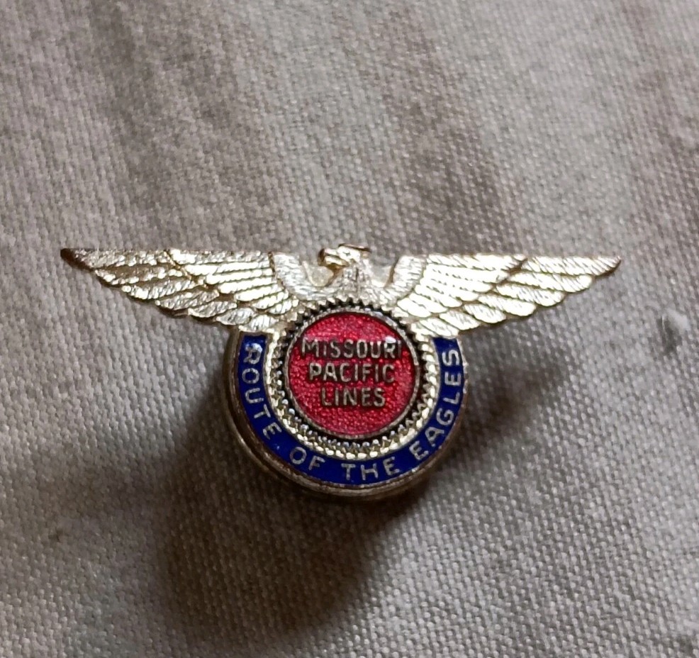 Vintage Missouri Pacific Railroad Route Of The Eagles Screw Back Button. Vintage Missouri Pacific Railroad Route Of The Eagles Screw Back Button.