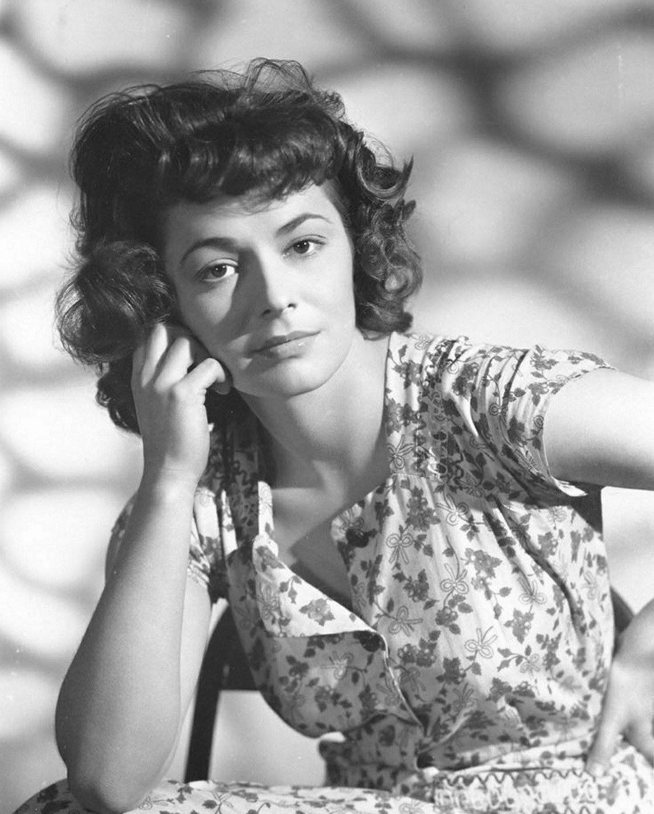 Legendary RUTH ROMAN Portrait Photo (229-Z) Legendary RUTH ROMAN Portrait Photo (229-Z)