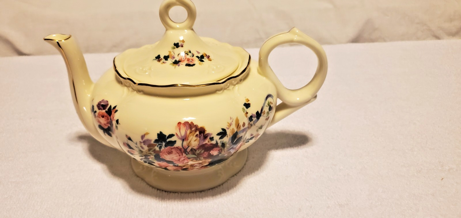 VTG Lefton Porcelain Musical Teapot Pink Rose Bouquet Gold Trim Plays Tea for 2