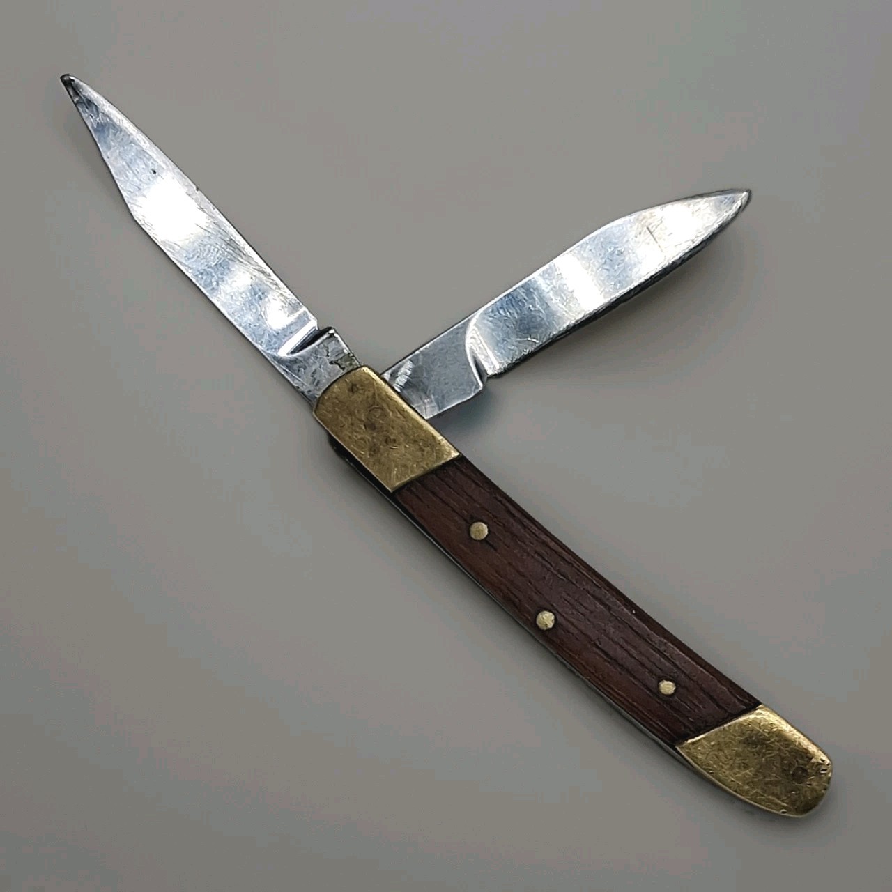Vintage Miniature Wood & Brass 2 Blade Pocket Knife • 3\