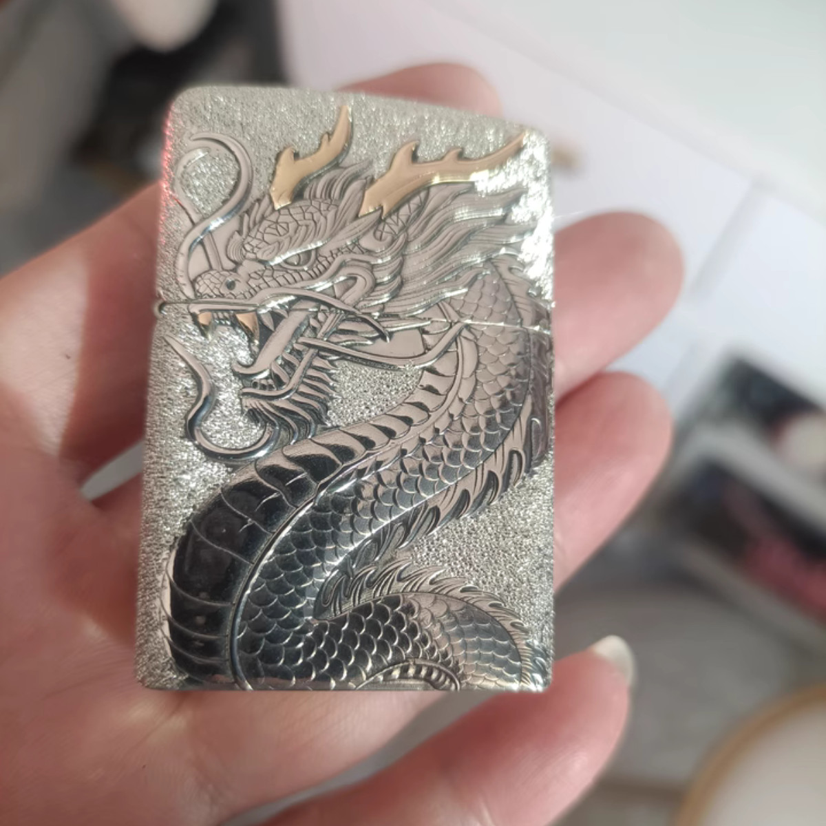 White Copper Flying Dragon Lighter Silver Finish White Copper Flying Dragon Lighter Silver Finish