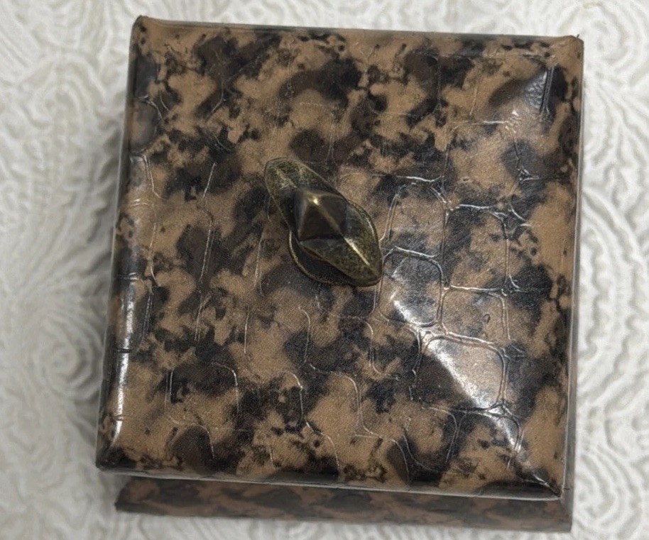 Vintage Mottled Tortoiseshell Embossed Decorative Box Fleur-De-Lis Lid Accent Vintage Mottled Tortoiseshell Embossed Decorative Box Fleur-De-Lis Lid Accent