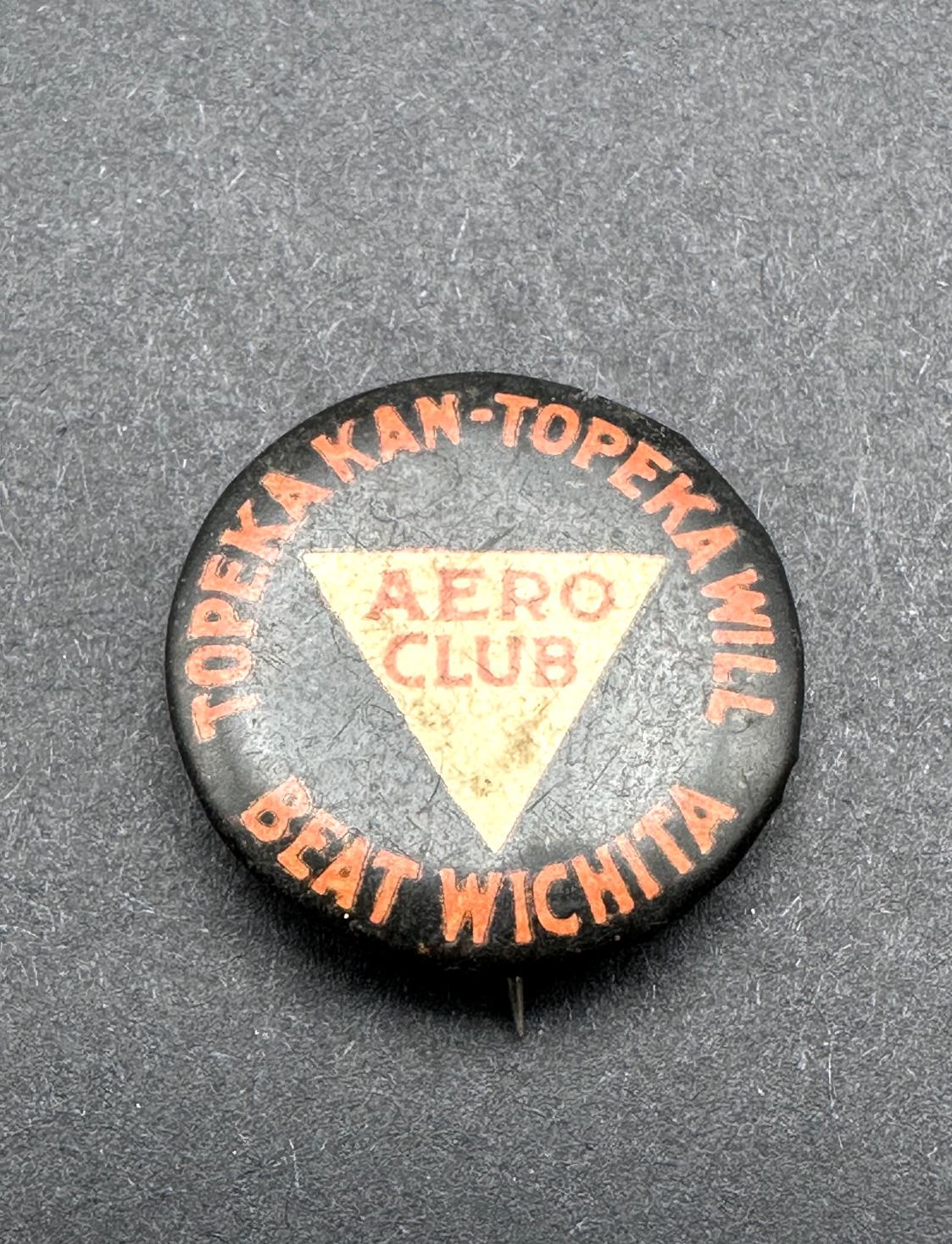 RARE 1915 TOPEKA KAN TOPEKA WILL BEAT WICHITA AERO CLUB PIN - L925