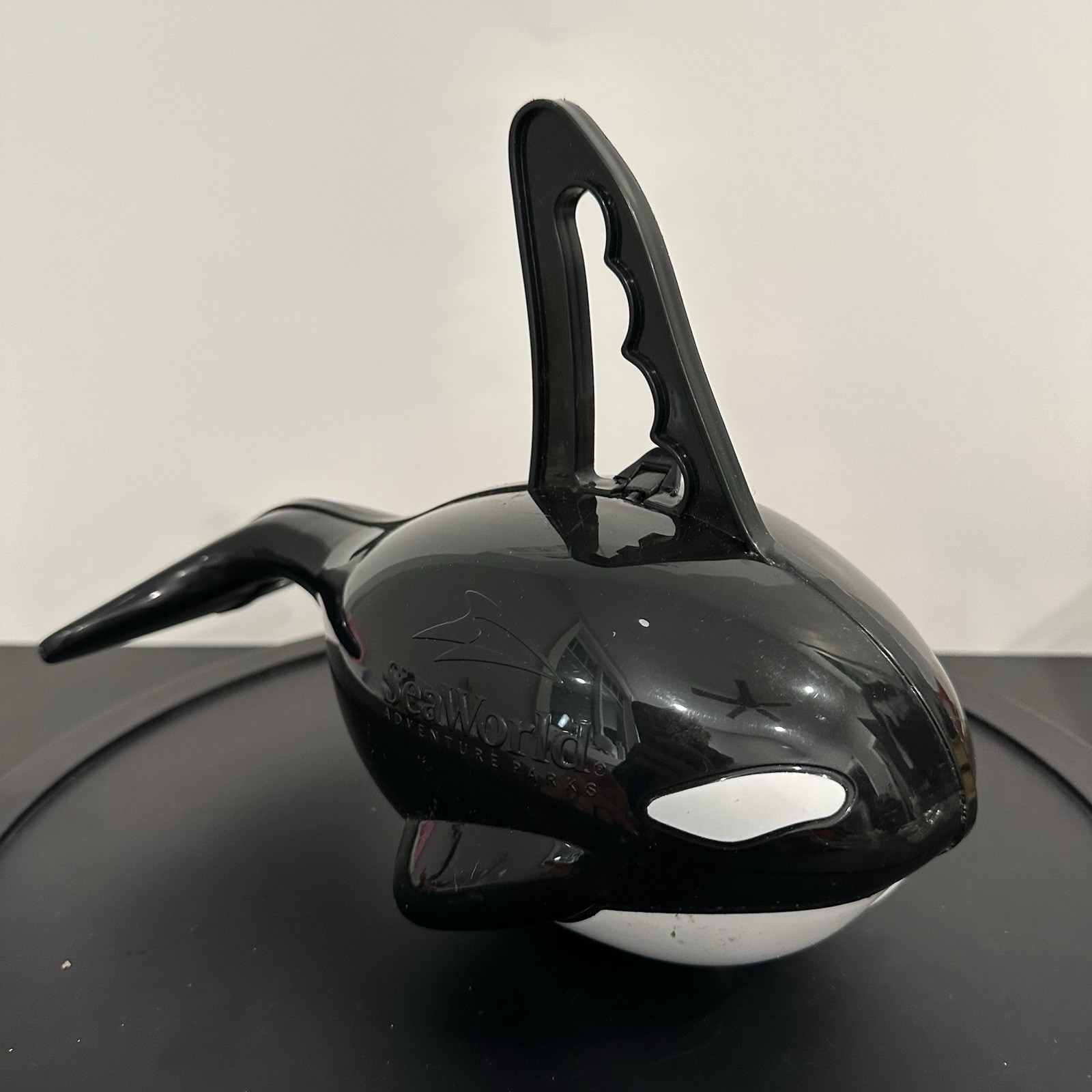 Vtg 2003 SeaWorld Shamu Orca Whale Plastic Souvenir Lunch Box Tote Pail Case