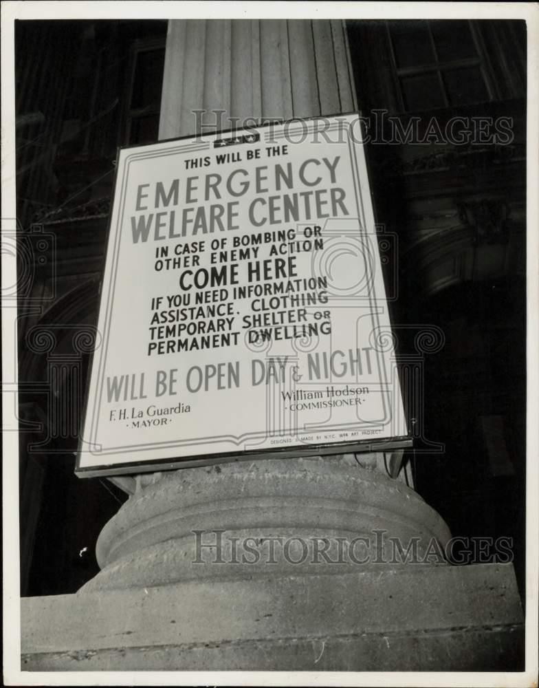 1942 Press Photo Air raid information sign on pole in New York - nei01643 1942 Press Photo Air raid information sign on pole in New York - nei01643