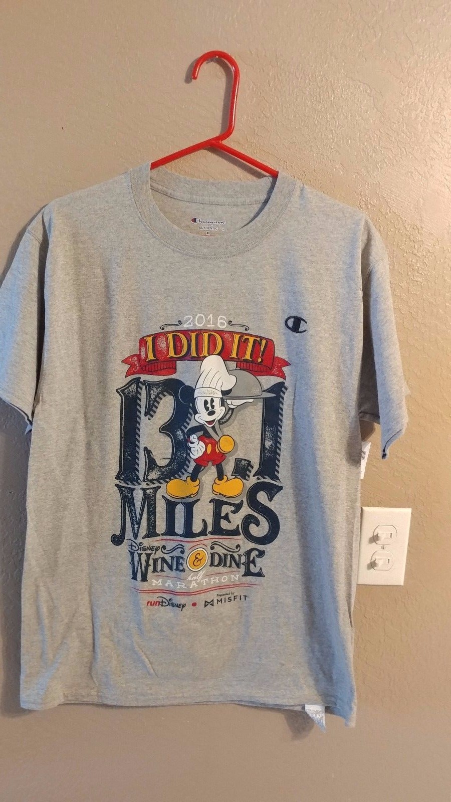 NWT Run Disney Mickey Wine & Dine 2016 Half Marathon 13.1 Miles UNISEX MEDIUM NWT Run Disney Mickey Wine & Dine 2016 Half Marathon 13.1 Miles UNISEX MEDIUM