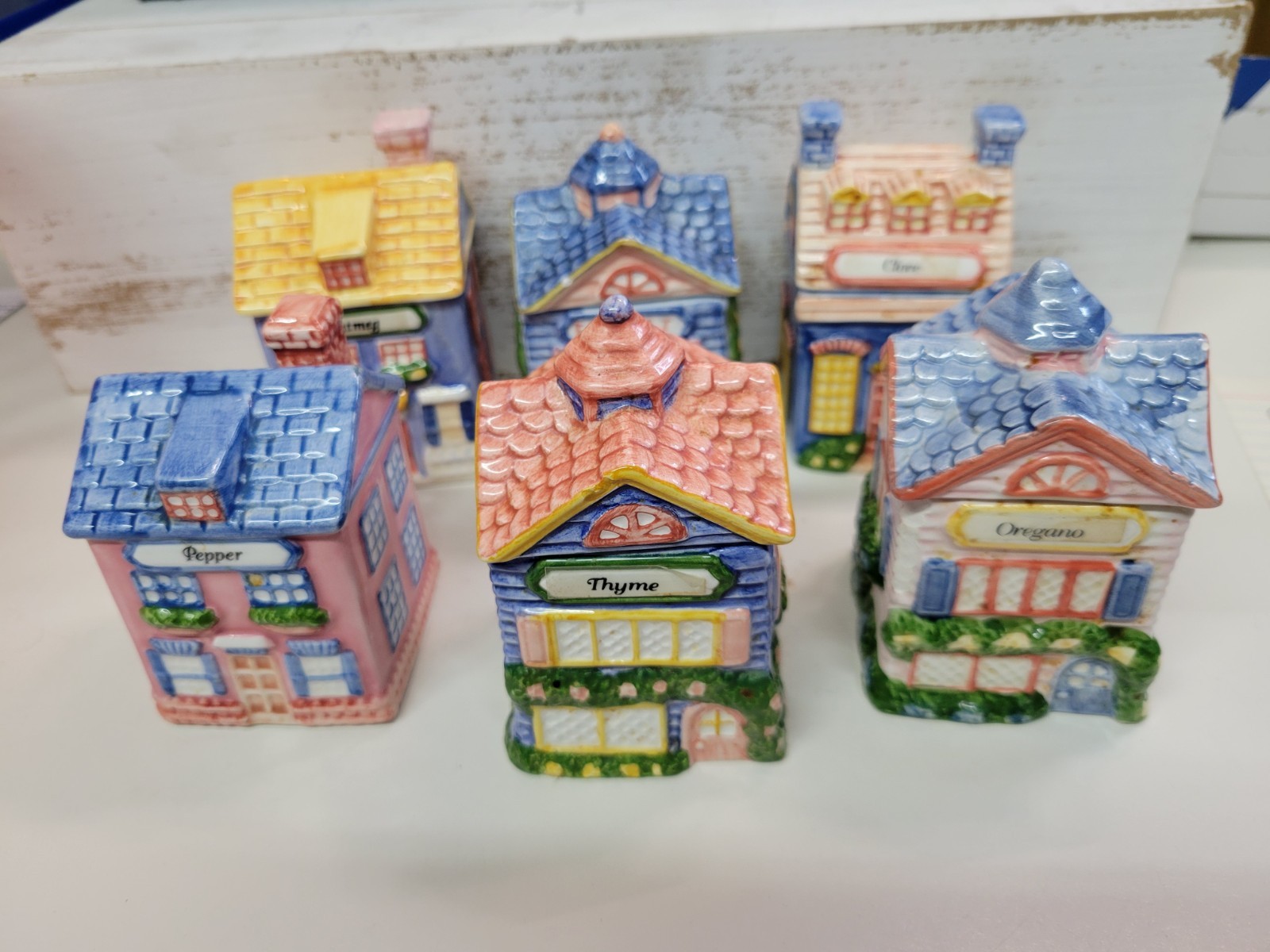 Vintage Avon Cottage Collection House Spices 6 Piece Shakers Set – 1997 Ceramic Vintage Avon Cottage Collection House Spices 6 Piece Shakers Set – 1997 Ceramic