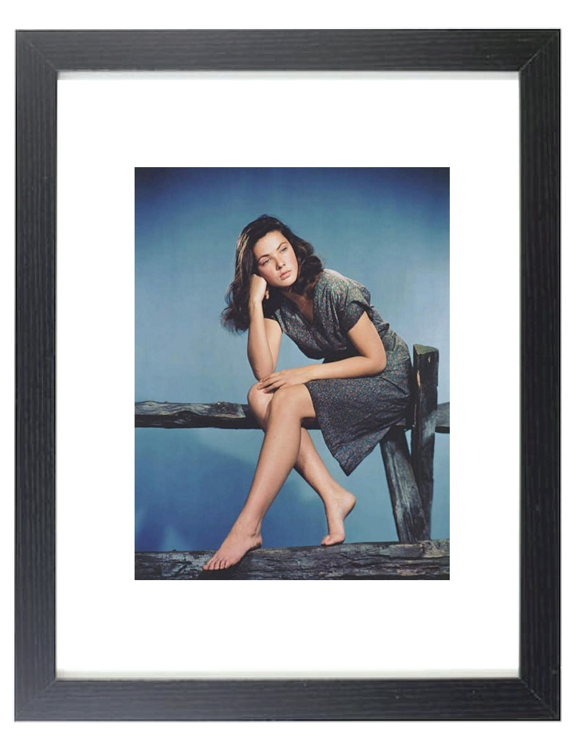 Barefoot Beauty Actress GENE TIERNEY Matted & Framed Picture Photo