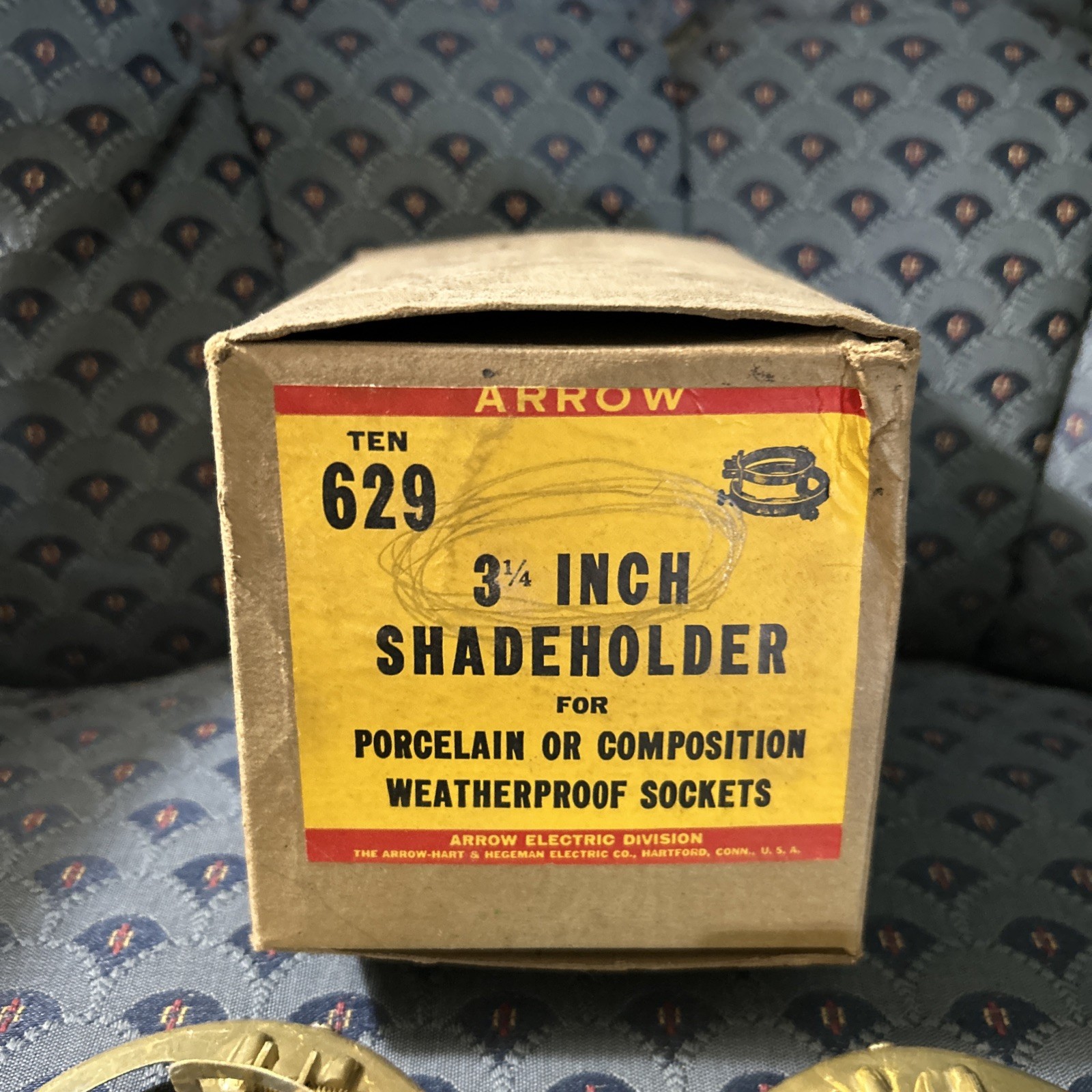 12 Vintage Lamp Shade  Holder 3 1/4” Arrow Electric Brass For Porcelain Sockets