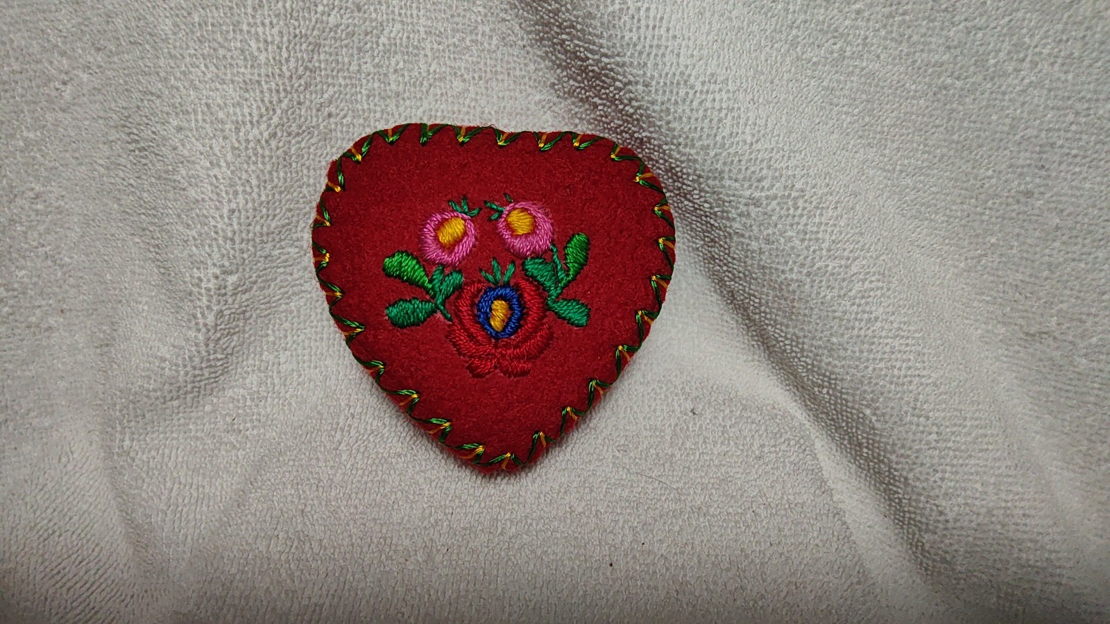 VTG Hungarian Hand Embroidered Floral Folk Art Felt Trinket Box w/ Wood Surprise