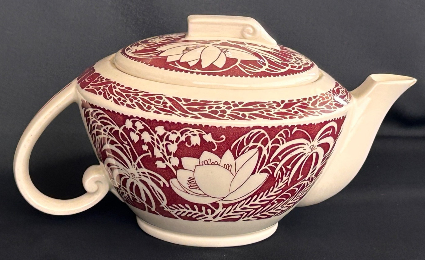 Vernon Kilns HAWAIIAN FLOWERS Teapot w/Lid 1938-1942 USA Designed by Don Landing Vernon Kilns HAWAIIAN FLOWERS Teapot w/Lid 1938-1942 USA Designed by Don Landing